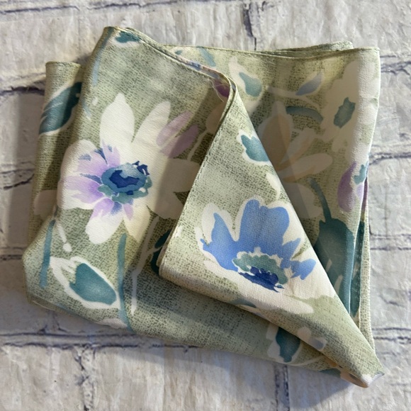 TALBOTS VINTAGE 100% SILK SAGE/BLUE/PINK/WHITE FLORAL OBLONG SCARF KOREA MADE - Picture 1 of 7